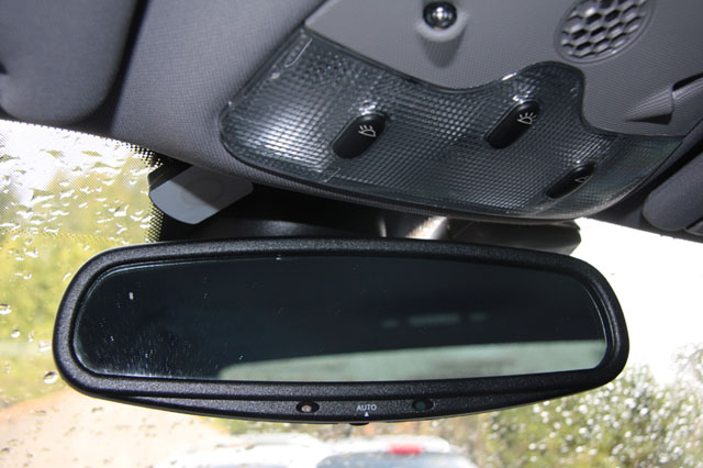 http://www.forum-peugeot.com/Forum/mesimages/7691/Antenne GPS.jpg1..jpg